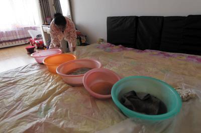 云霄楼上漏水，住户失联，小区没物管，业主维权难！律师来支招……